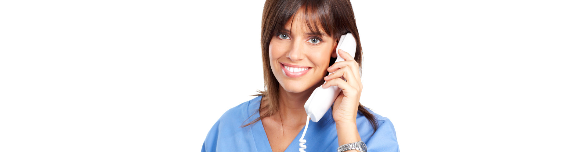 medical assitant smiling while on the phone